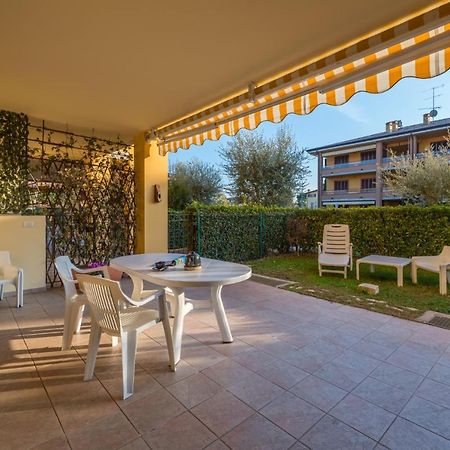 Gardappartamenti Tito Speri Pool And Garden Sirmione Exteriör bild
