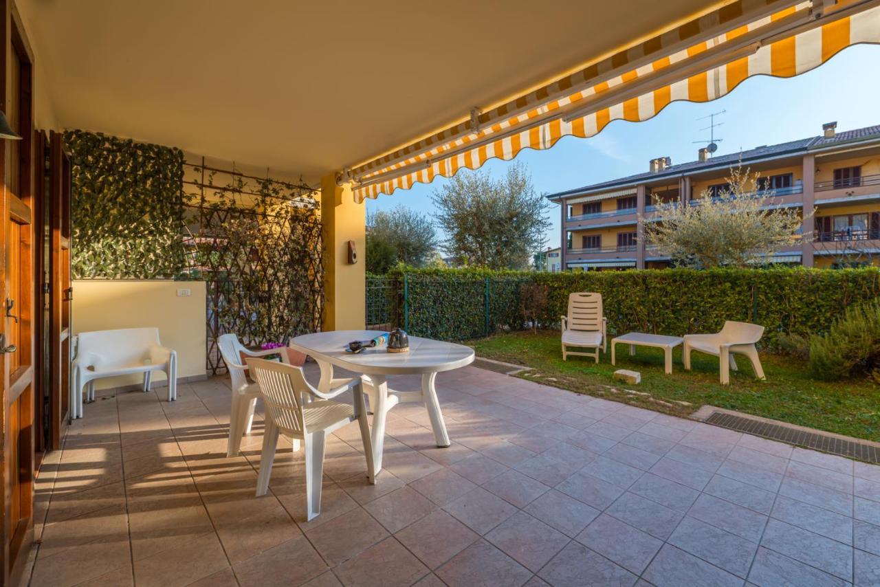 Gardappartamenti Tito Speri Pool And Garden Sirmione Exteriör bild