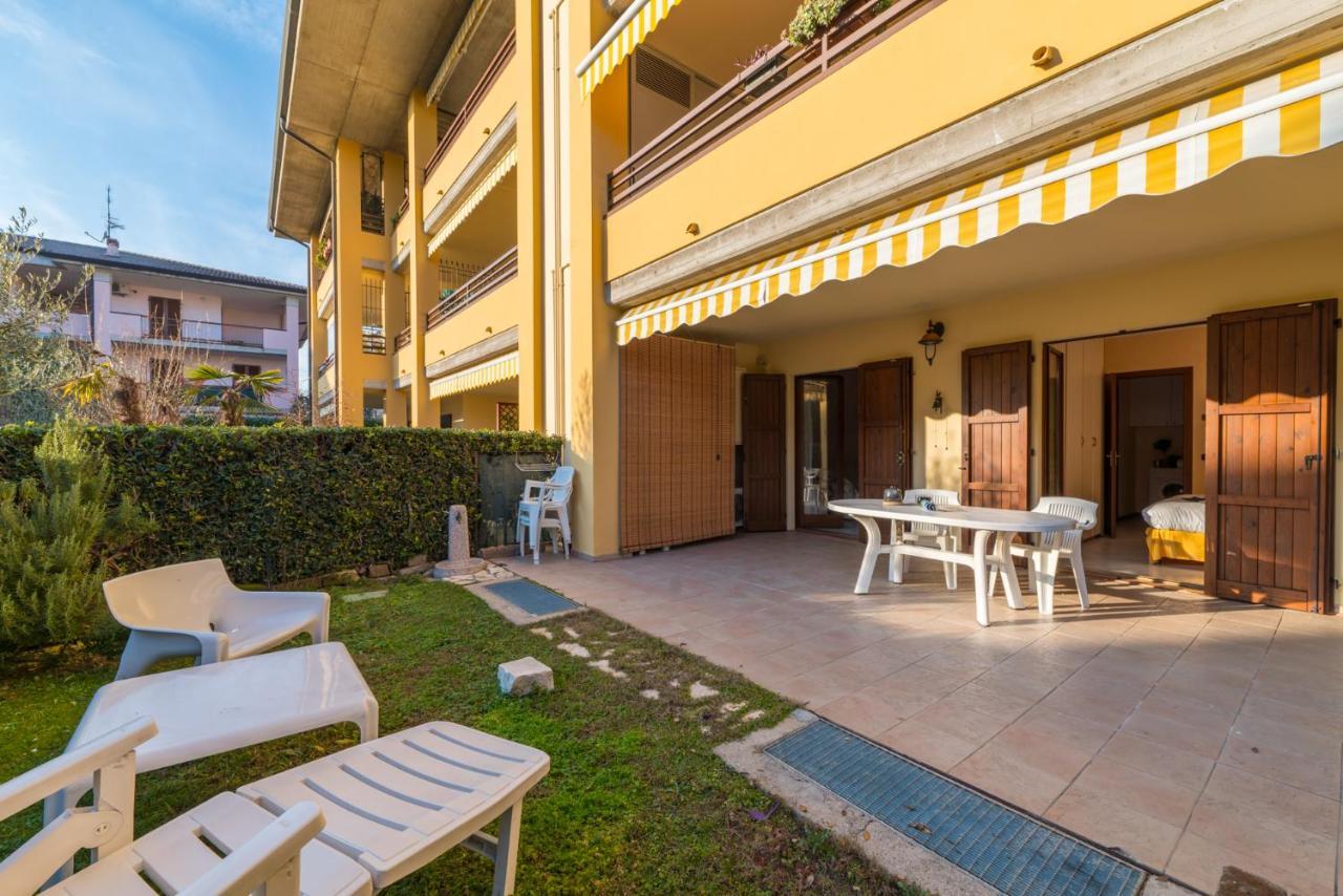 Gardappartamenti Tito Speri Pool And Garden Sirmione Exteriör bild