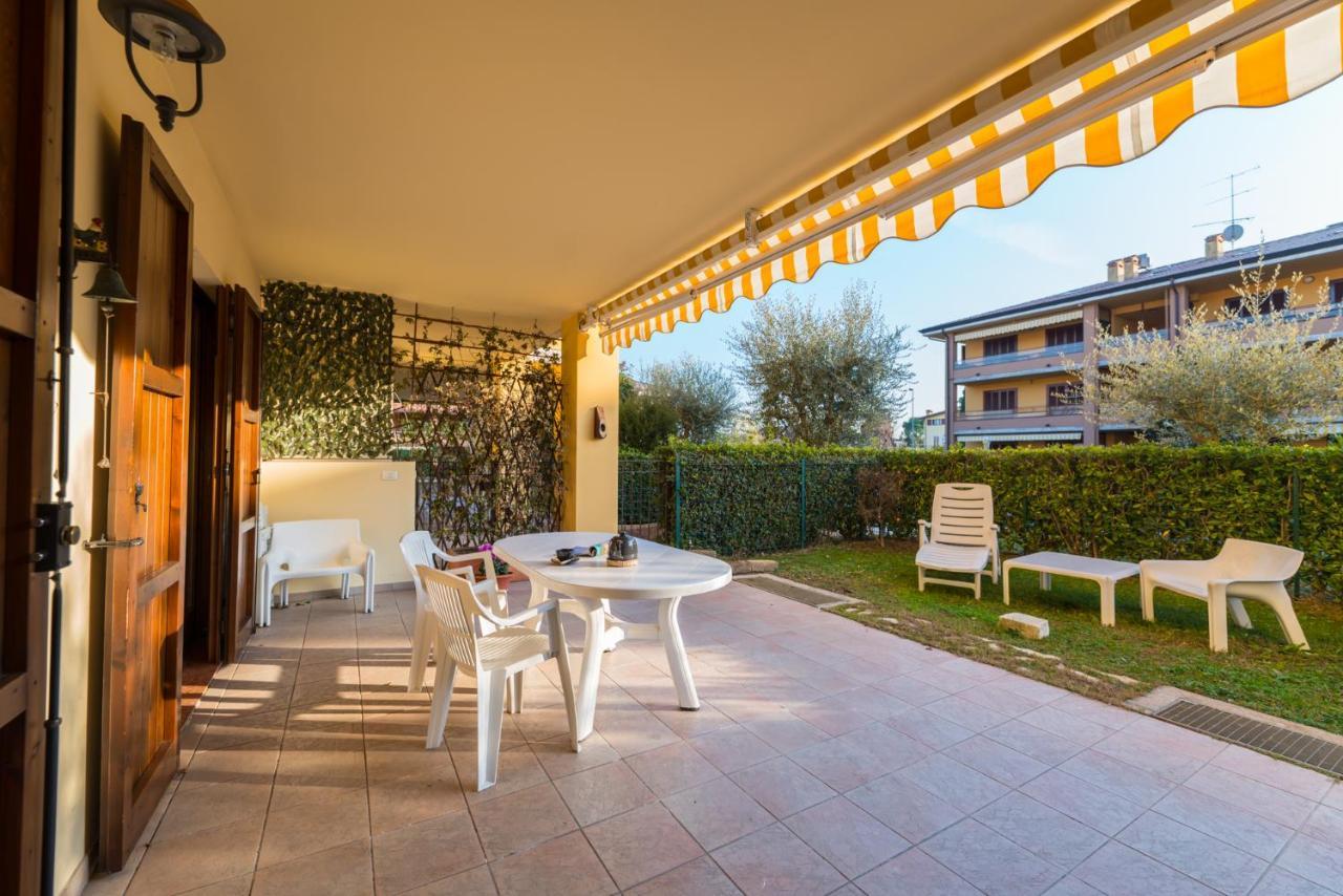 Gardappartamenti Tito Speri Pool And Garden Sirmione Exteriör bild