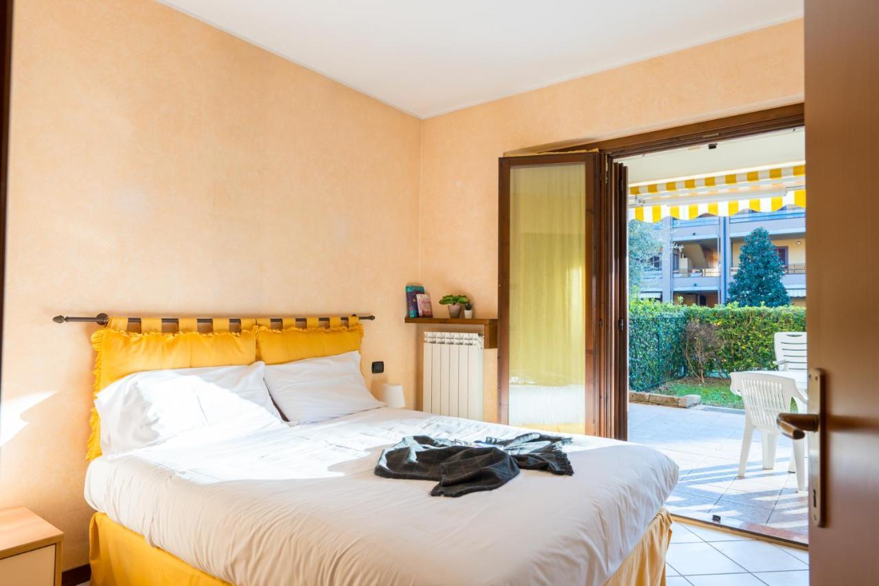 Gardappartamenti Tito Speri Pool And Garden Sirmione Exteriör bild