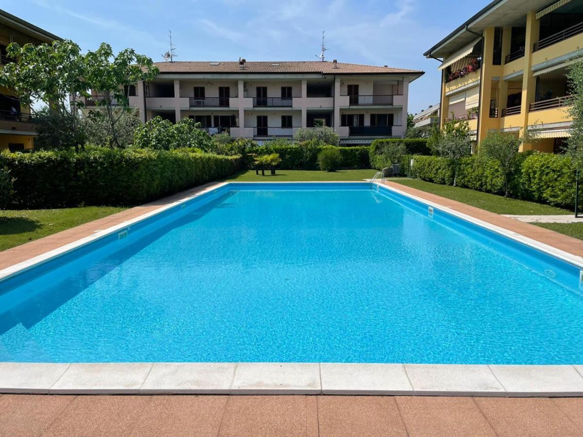 Gardappartamenti Tito Speri Pool And Garden Sirmione Exteriör bild