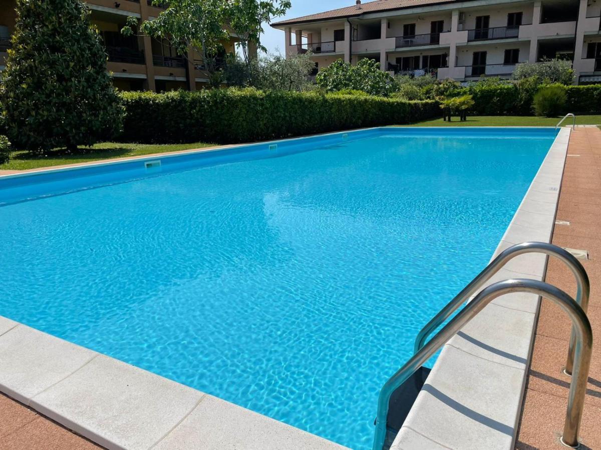 Gardappartamenti Tito Speri Pool And Garden Sirmione Exteriör bild