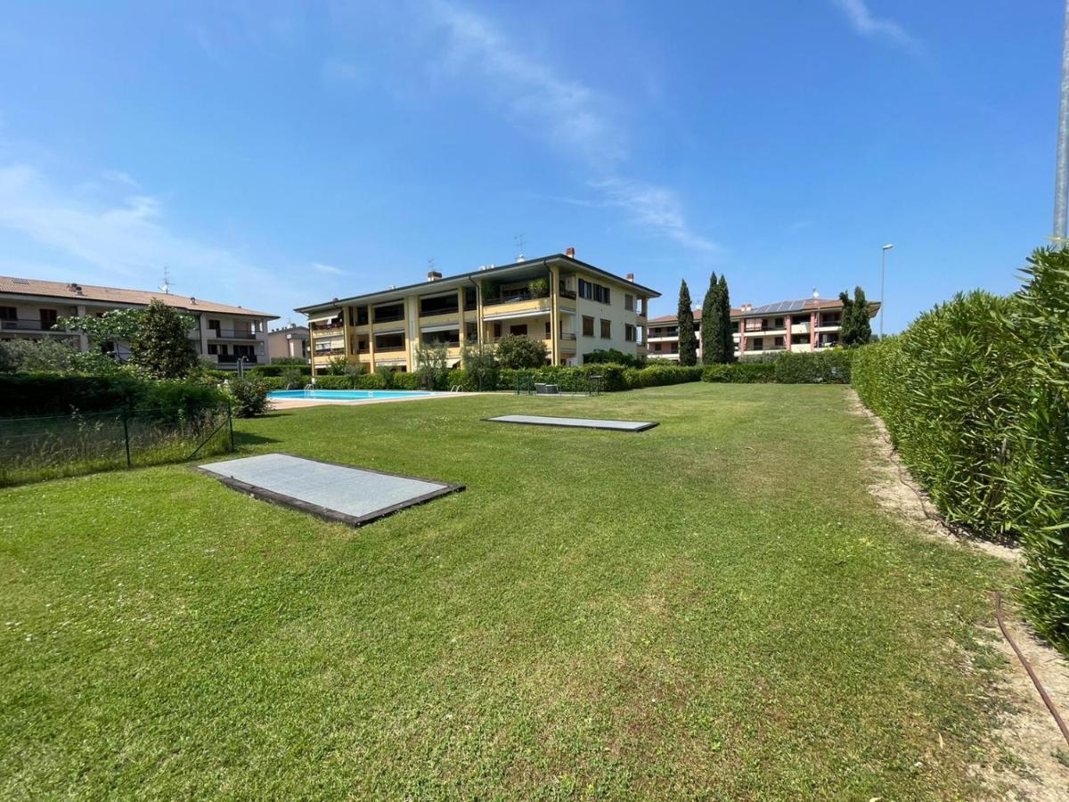 Gardappartamenti Tito Speri Pool And Garden Sirmione Exteriör bild